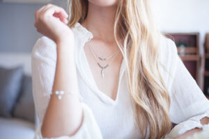 Read more about the article 7 looks incríveis de semijoias para arrasar no Outono