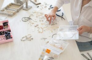 Read more about the article Como funciona o processo de fabricação de Semijoias?