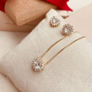 Conjunto de colar e brincos combinando