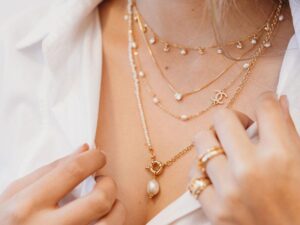 Read more about the article Como combinar mais de um colar no mesmo look