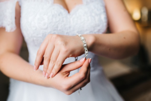 Read more about the article 10 dicas para escolher a semijoia perfeita para o seu casamento!